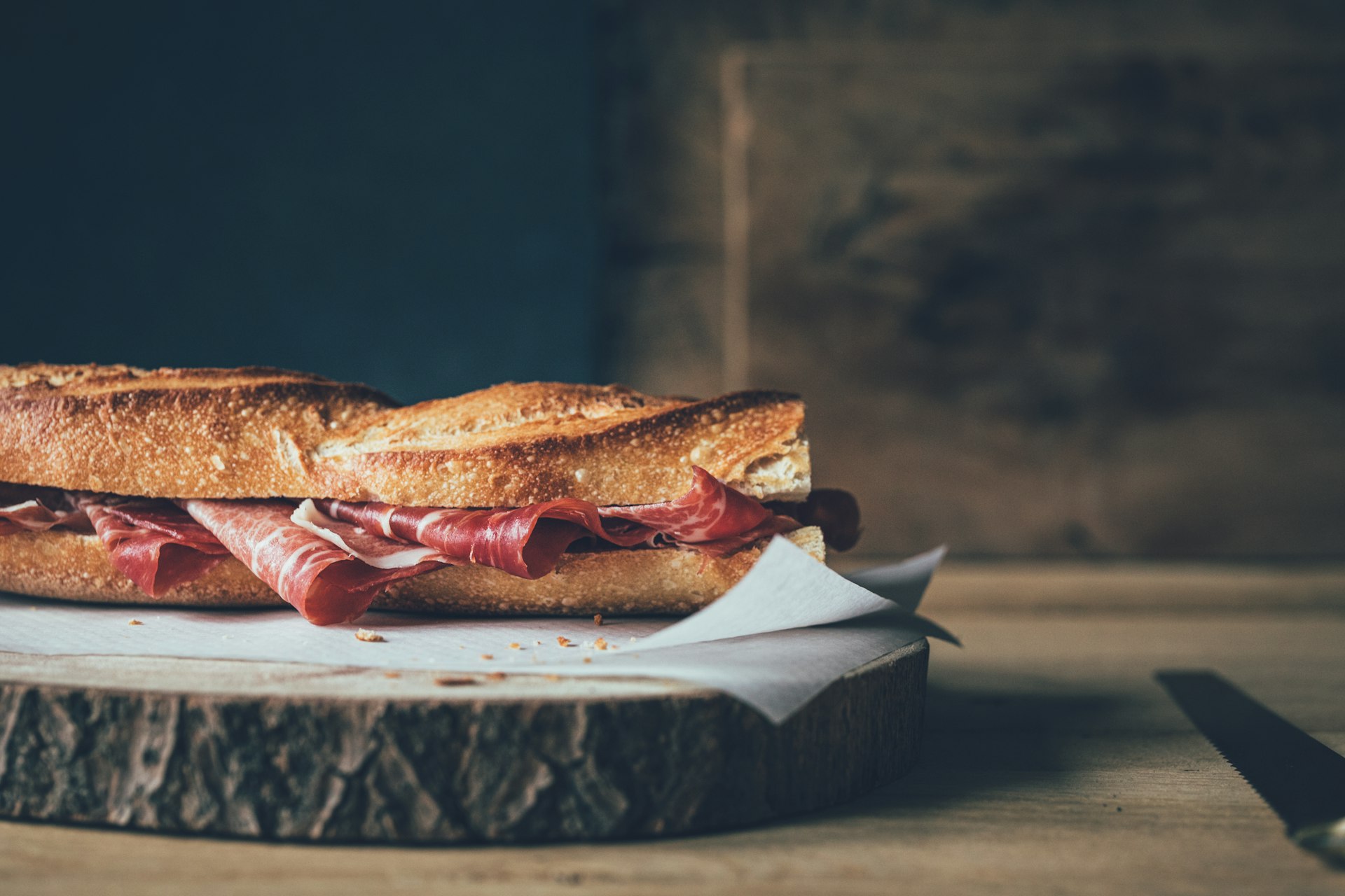 A sandwich sitting on top of a cutting board